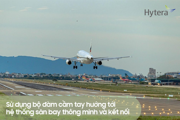 Sử dụng bộ đàm cầm tay hướng tới hệ thống sân bay thông minh và kết nối