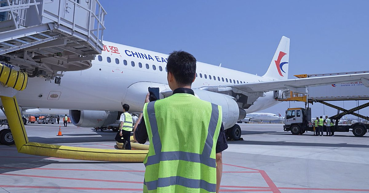 su-dung-bo-dam-cam-tay-huong-toi-he-thong-san-bay-thong-minh-va-ket-noi